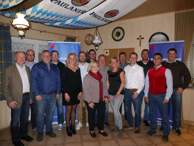 Dr. Bernd Vilsmeier (li.) leitete die Nominierungsversammlung der Liste "SPD - Parteifreie Bürger"