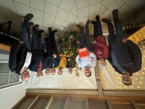 Die Gemeinderatsliste der SPD Moosthenning mit Dr. Bernd Vilsmeier (re.)