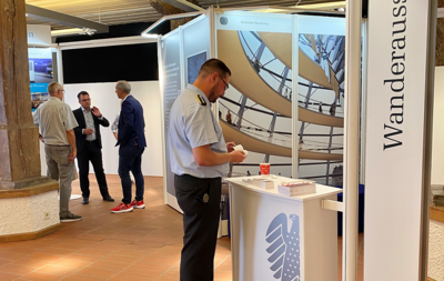 Die Wanderausstellung des Deutschen Bundestages: eine überparteiliche Bildungsveranstaltung