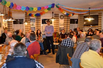 Stadtratskandidat Gerald Vilsmeier leitete die Versammlung und stellte seine Ziele vor.